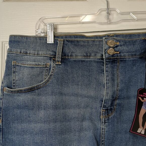 No Boundaries NWT Women's Stretch Shorts Plus Size Juniors 21 - Picture 3 of 4